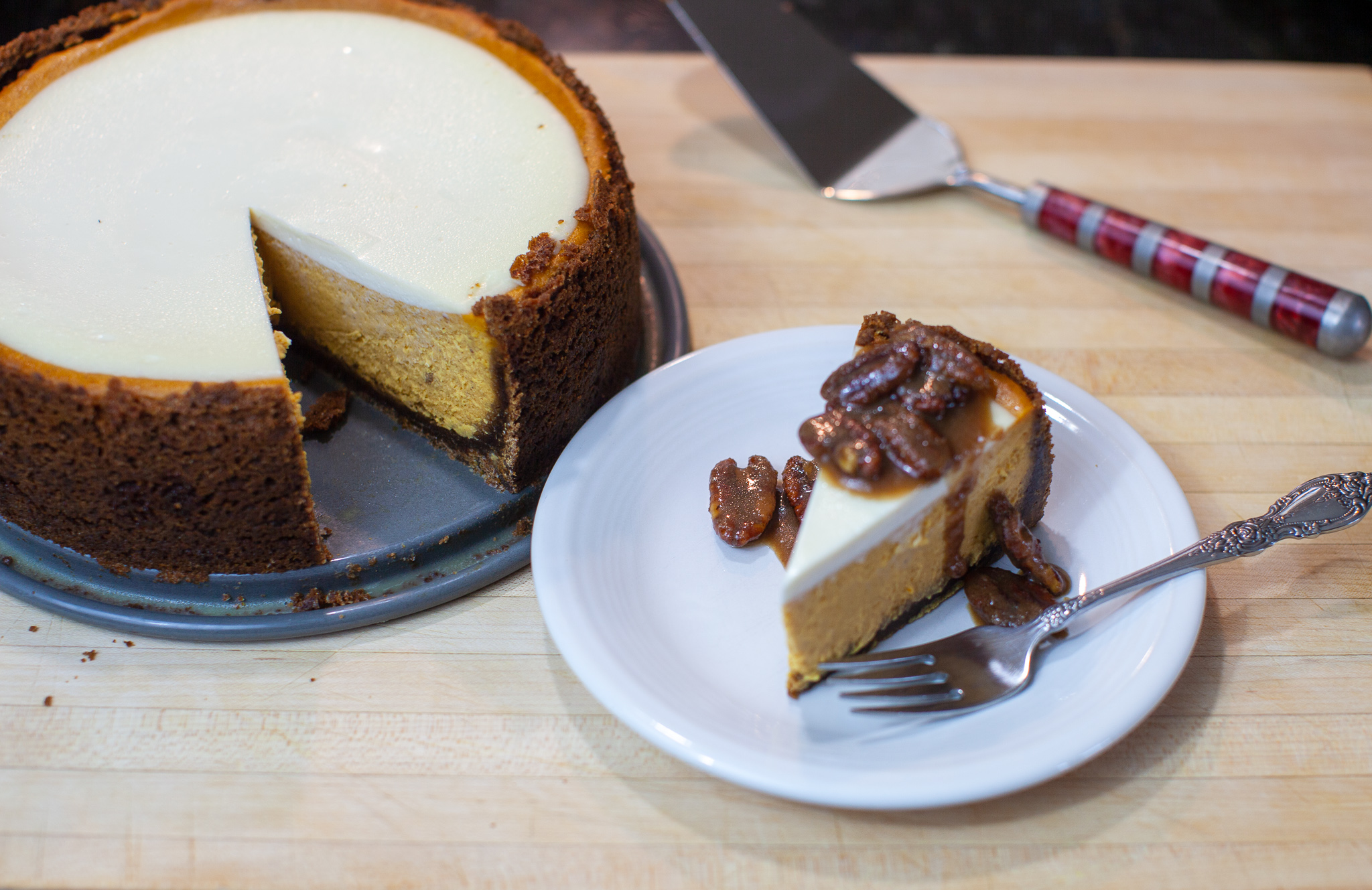 Pumpkin Cheesecake With Gingersnap Crust And Warm Bourbon Praline Sauce ...